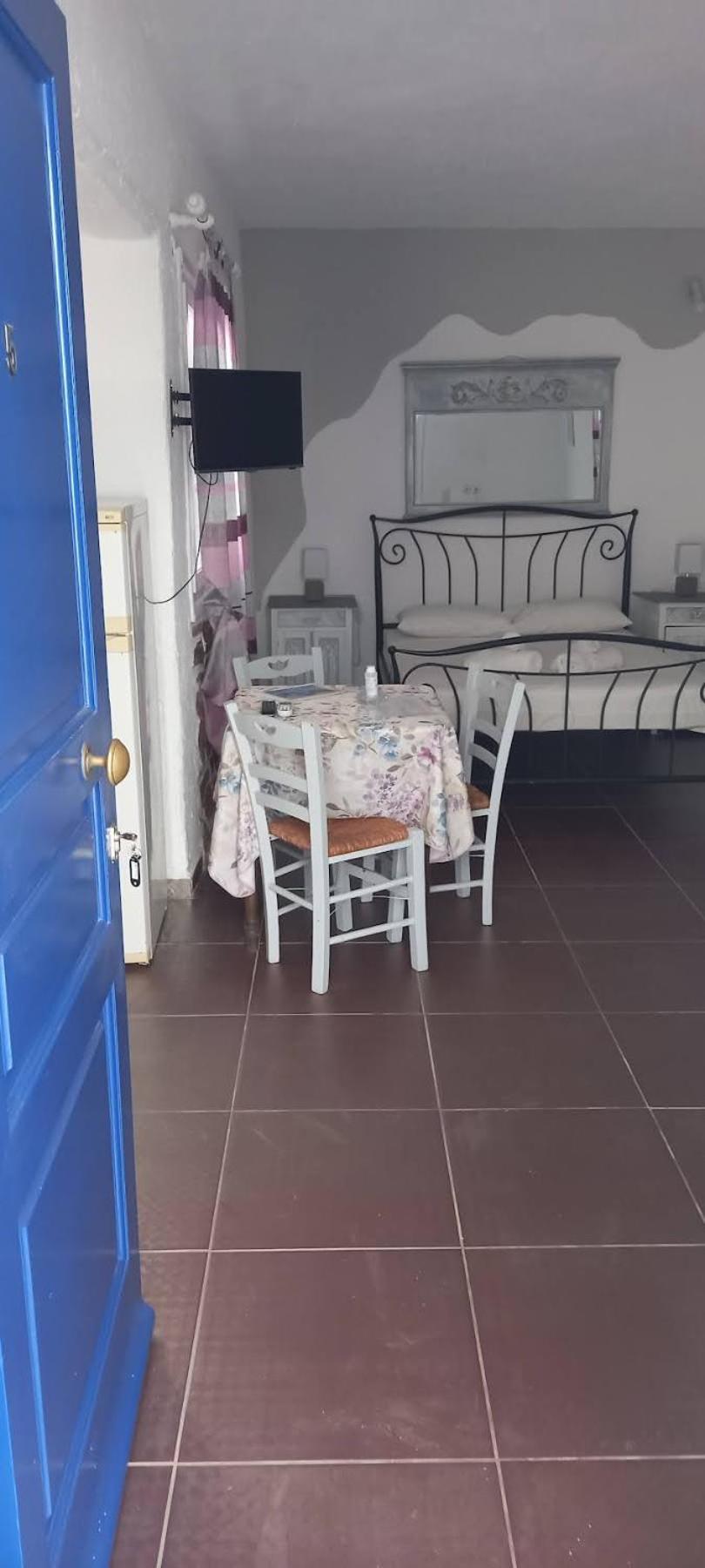 Aposperitis Rooms & Apartments Kini Extérieur photo