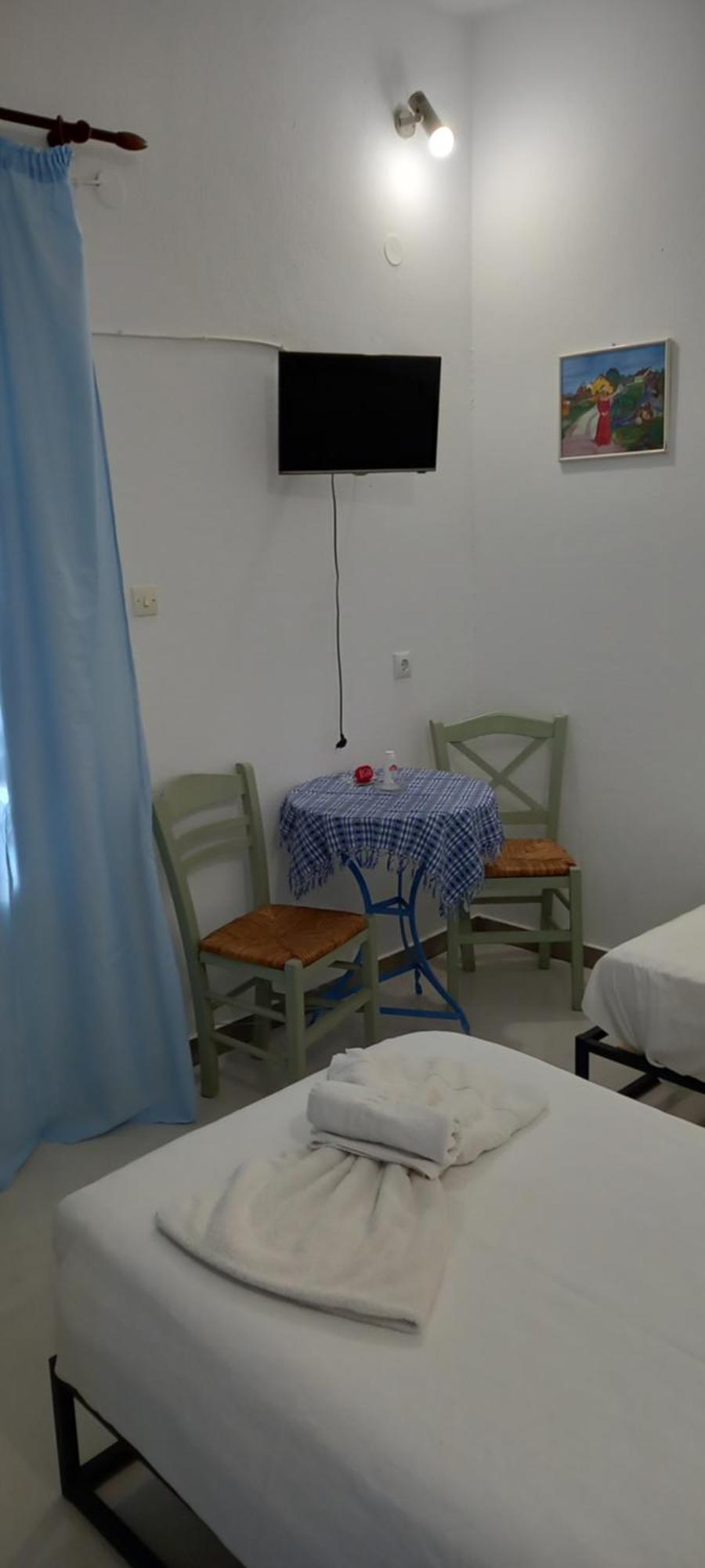 Aposperitis Rooms & Apartments Kini Extérieur photo