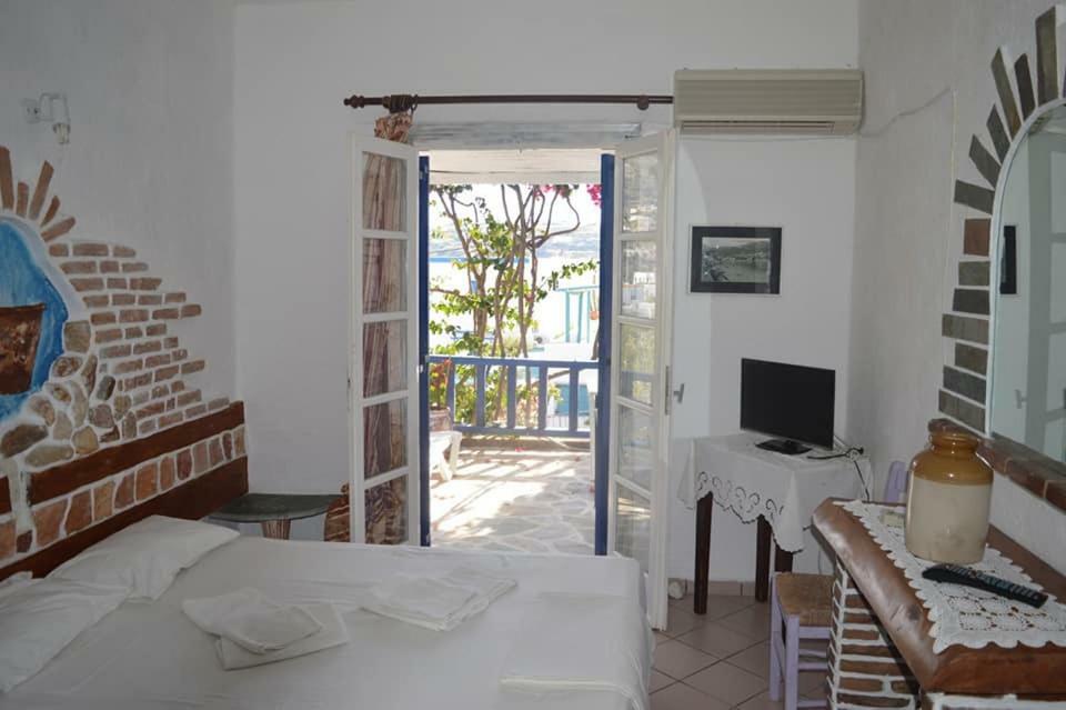 Aposperitis Rooms & Apartments Kini Extérieur photo